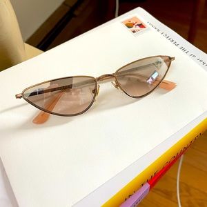 Gigi Hadid Vogue sunglasses VO4138-S